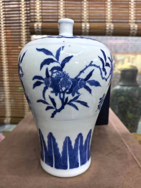 古玩陶瓷青花梅瓶真品鑒賞圖