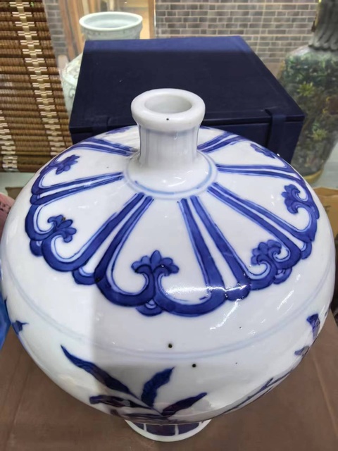 古玩陶瓷青花梅瓶真品鑒賞圖