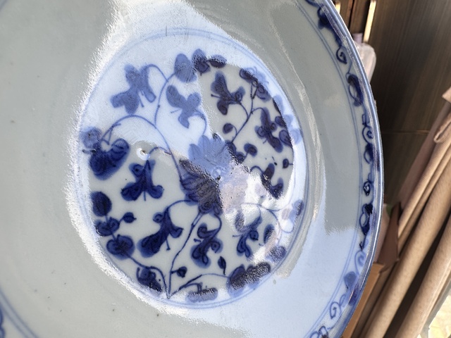 古玩陶瓷花卉紋青花盤真品鑒賞圖