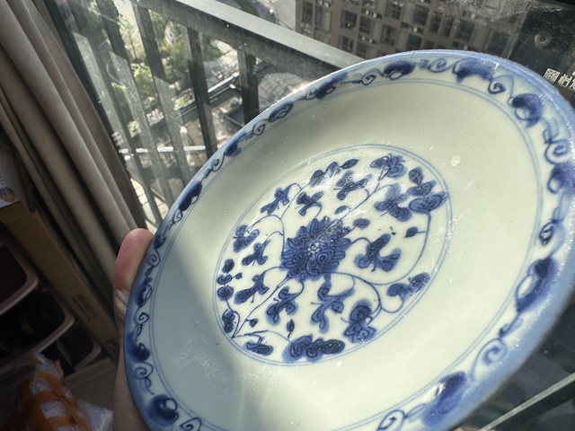 古玩陶瓷花卉紋青花盤真品鑒賞圖