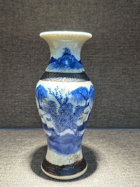 古玩陶瓷哥釉地鐵銹釉青花觀音瓶真品鑒賞圖