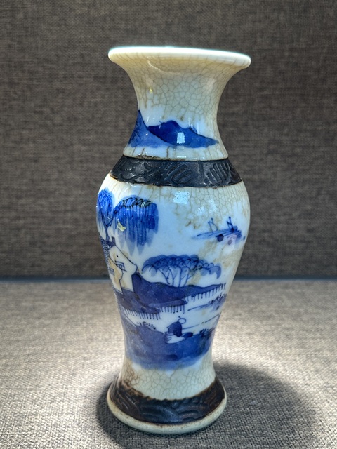 古玩陶瓷哥釉地鐵銹釉青花觀音瓶真品鑒賞圖