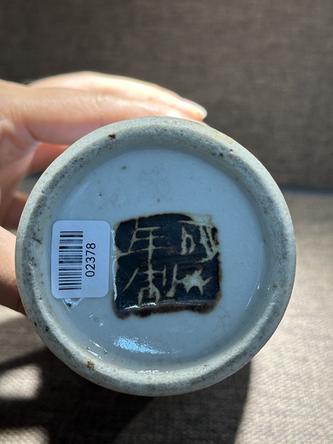 古玩陶瓷哥釉地鐵銹釉青花觀音瓶真品鑒賞圖