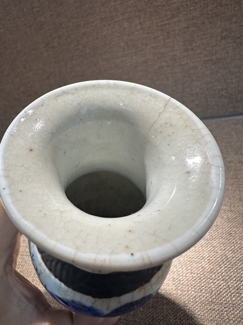 古玩陶瓷哥釉地鐵銹釉青花觀音瓶真品鑒賞圖