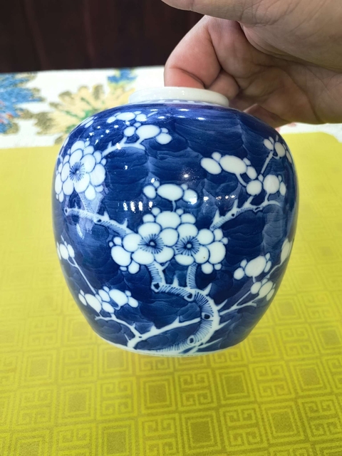古玩陶瓷青花留白冰梅紋罐真品鑒賞圖