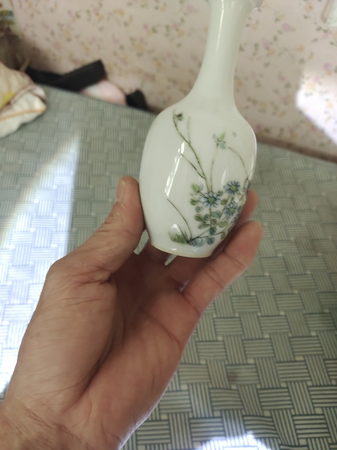 古玩陶瓷粉彩飛黃騰達圖撇口瓶真品鑒賞圖