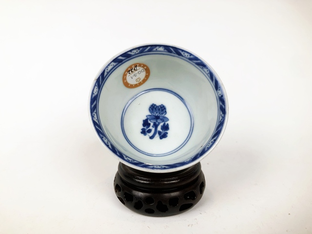 古玩陶瓷清康熙·米黃釉內青花茶圓拍賣,當前價格99元