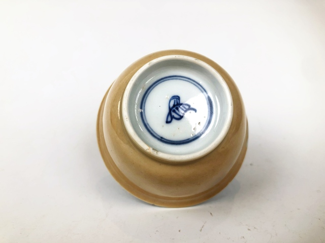古玩陶瓷清康熙·米黃釉內青花茶圓拍賣,當前價格99元