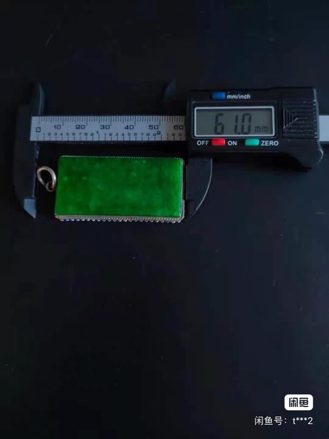 古玩玉器鑲嵌翡翠牌子真品鑒賞圖
