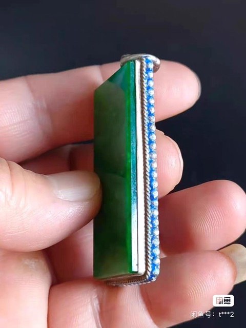 古玩玉器鑲嵌翡翠牌子真品鑒賞圖
