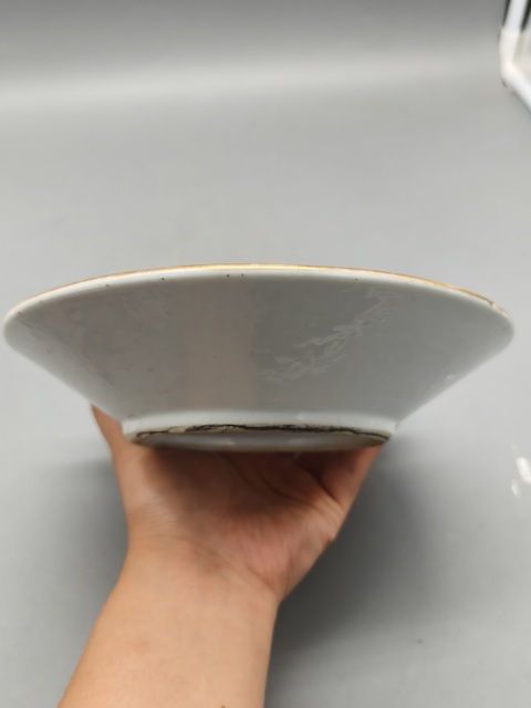 古玩陶瓷人物紋廣彩盤真品鑒賞圖