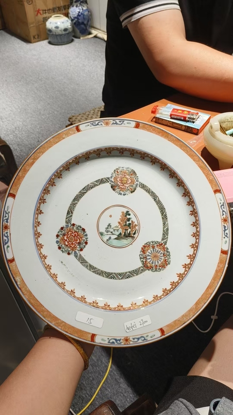 古玩陶瓷五彩皮球花卉山水紋盤真品鑒賞圖
