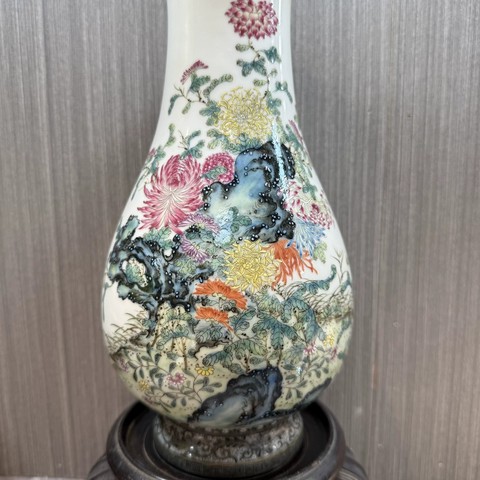 古玩陶瓷粉彩洞石花卉紋琵琶尊真品鑒賞圖
