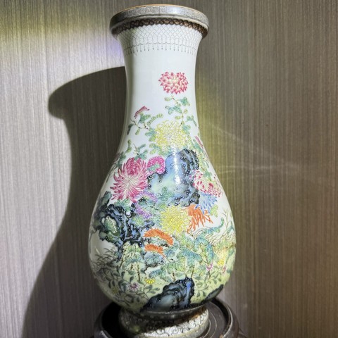 古玩陶瓷粉彩洞石花卉紋琵琶尊真品鑒賞圖
