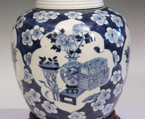 古玩陶瓷青花留白冰梅紋開光博古圖罐真品鑒賞圖