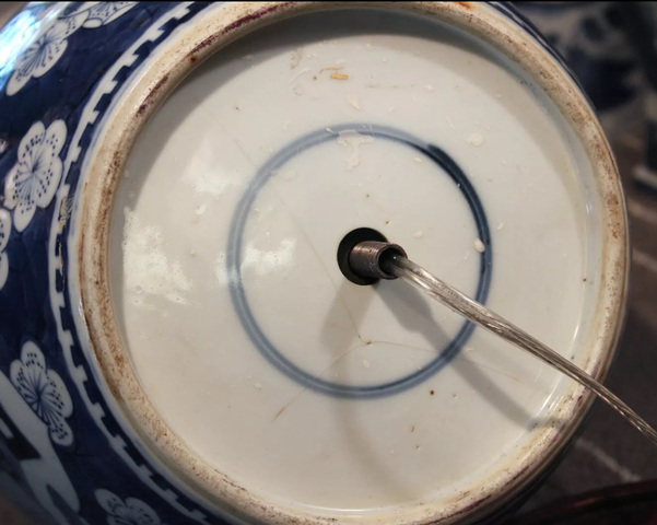 古玩陶瓷青花留白冰梅紋開光博古圖罐真品鑒賞圖