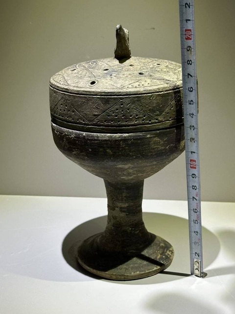 古玩陶瓷戰國黑陶鏤空豆式飛鳥香薰（精品）拍賣，當前價格1728元