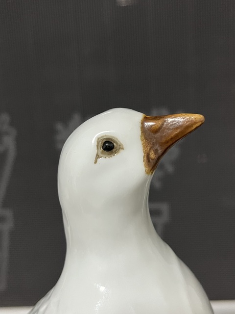 古玩陶瓷白釉和平鴿瓷塑真品鑒賞圖