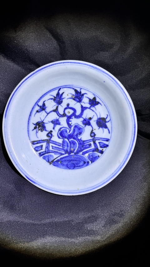 古玩陶瓷洞石欄桿樹木盤真品鑒賞圖