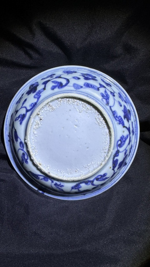 古玩陶瓷洞石欄桿樹木盤真品鑒賞圖