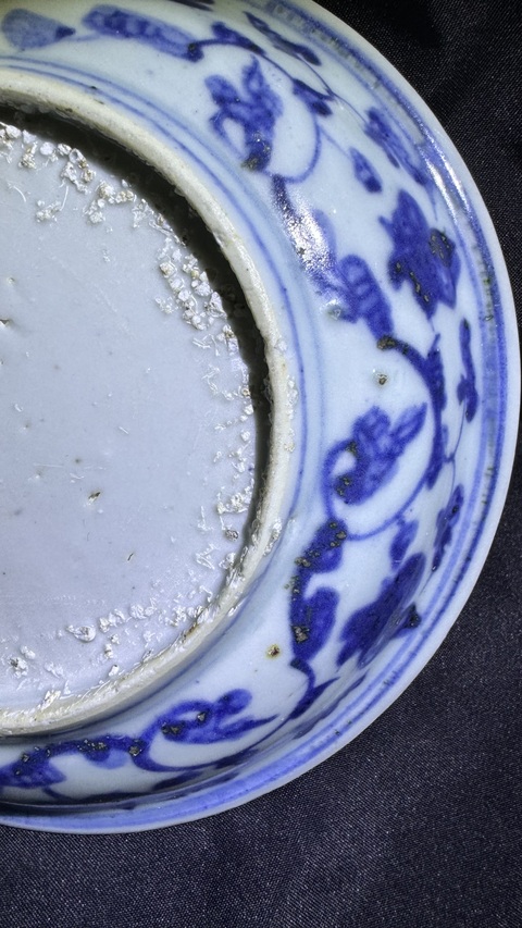 古玩陶瓷洞石欄桿樹木盤真品鑒賞圖