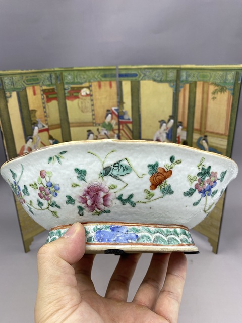 古玩陶瓷清晚期 粉彩十二花神飛黃騰達圖高祖足貢碗拍賣,當前價格3377元