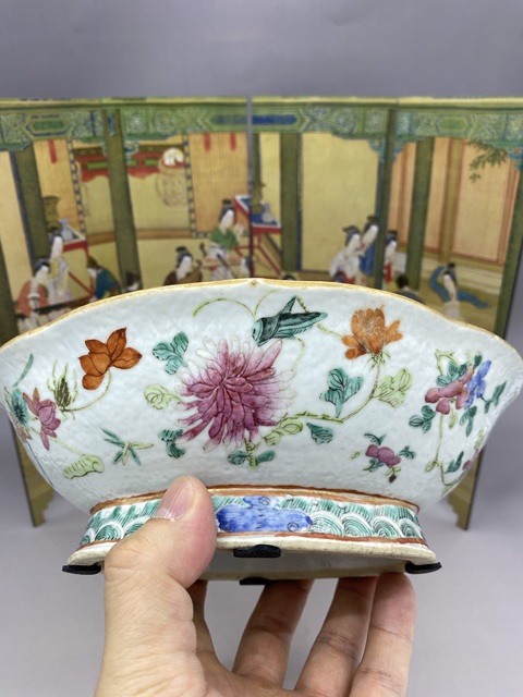 古玩陶瓷清晚期 粉彩十二花神飛黃騰達圖高祖足貢碗拍賣,當前價格3377元