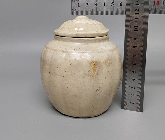 古玩陶瓷明清磁州窯白地黑彩花卉紋瓜楞茶葉罐拍賣,當前價格38元