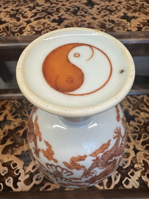 古玩陶瓷礬紅龍紋高足碗真品鑒賞圖
