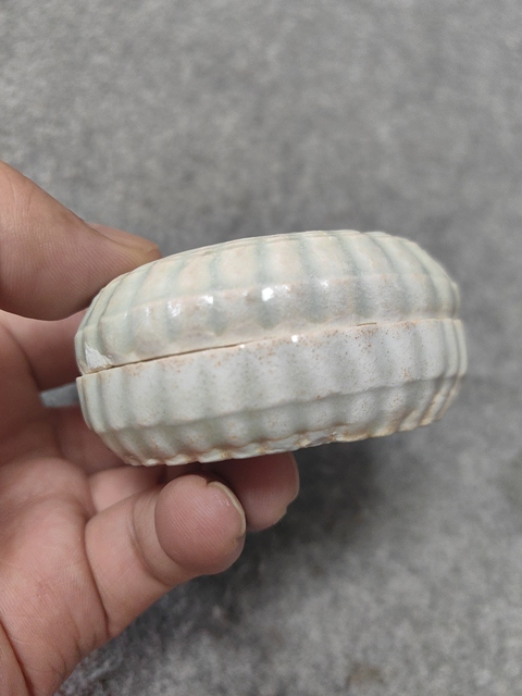 古玩陶瓷湖田窯青白釉粉盒拍賣，當前價格1800元