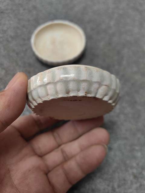 古玩陶瓷湖田窯青白釉粉盒拍賣，當前價格1800元