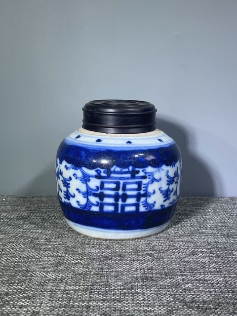 古玩陶瓷青花纏枝喜字紋罐真品鑒賞圖