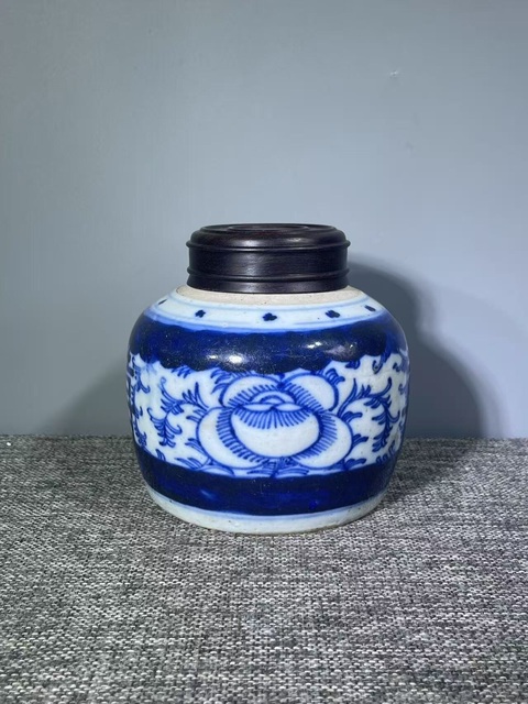 古玩陶瓷青花纏枝喜字紋罐真品鑒賞圖