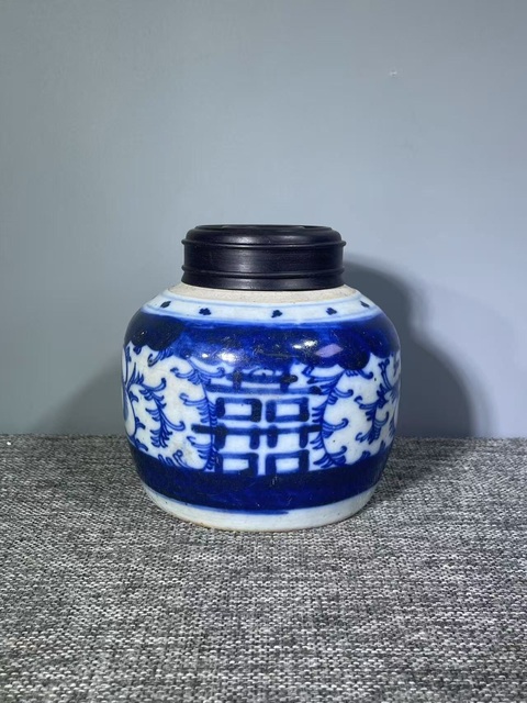 古玩陶瓷青花纏枝喜字紋罐真品鑒賞圖