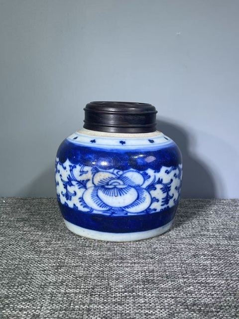 古玩陶瓷青花纏枝喜字紋罐真品鑒賞圖