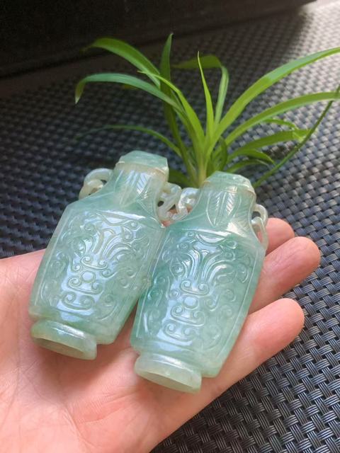 古玩玉器翡翠雕“獸面紋”雙聯瓶真品鑒賞圖