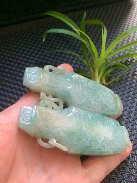古玩玉器翡翠雕“獸面紋”雙聯瓶真品鑒賞圖