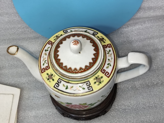 古玩陶瓷粉彩三多花卉紋茶壺拍賣，當前價格688元