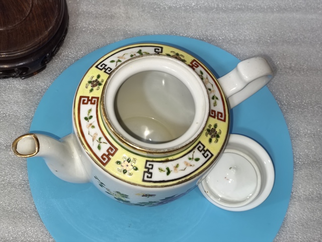 古玩陶瓷粉彩三多花卉紋茶壺拍賣，當前價格688元