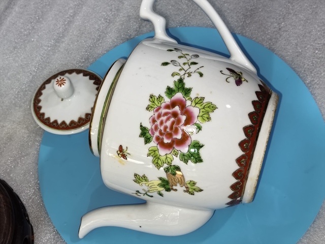 古玩陶瓷粉彩三多花卉紋茶壺拍賣，當前價格688元