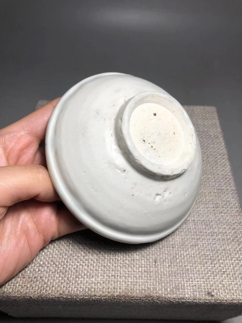 古玩陶瓷邢窯白瓷唇口碗真品鑒賞圖