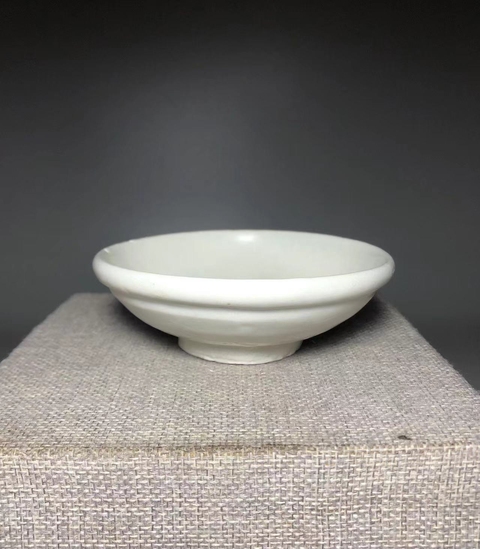 古玩陶瓷邢窯白瓷唇口碗真品鑒賞圖