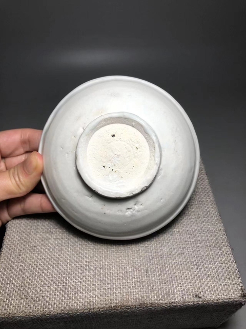 古玩陶瓷邢窯白瓷唇口碗真品鑒賞圖