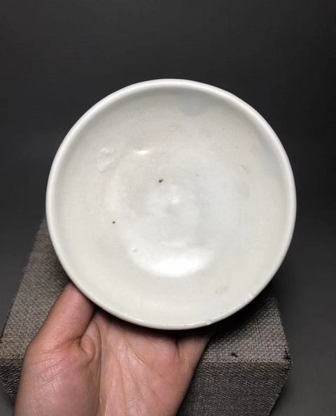 古玩陶瓷邢窯白瓷唇口碗真品鑒賞圖