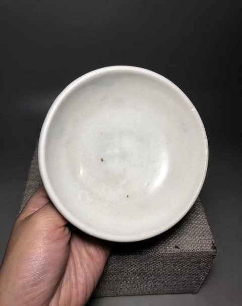 古玩陶瓷邢窯白瓷唇口碗真品鑒賞圖