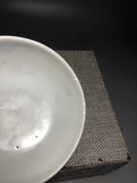 古玩陶瓷邢窯白瓷唇口碗真品鑒賞圖
