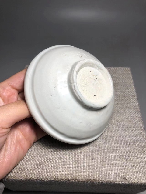 古玩陶瓷邢窯白瓷唇口碗真品鑒賞圖