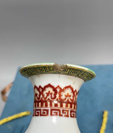古玩陶瓷觀音瓶真品鑒賞圖