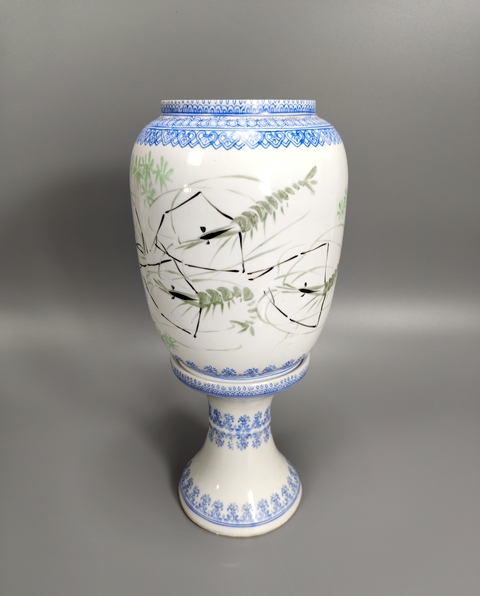 古玩陶瓷粉彩蝦趣圖燈瓶真品鑒賞圖