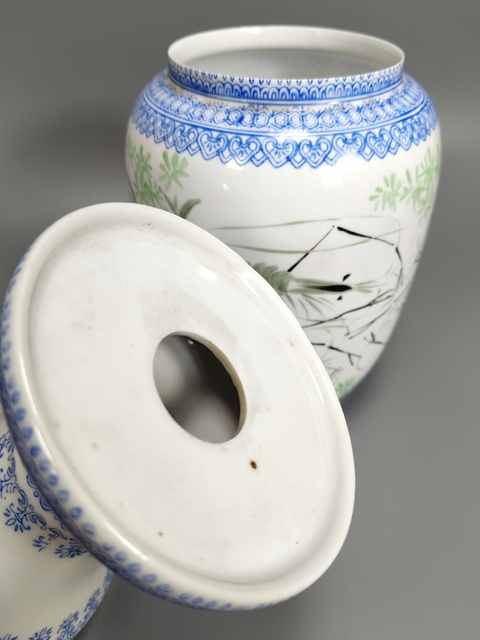 古玩陶瓷粉彩蝦趣圖燈瓶真品鑒賞圖